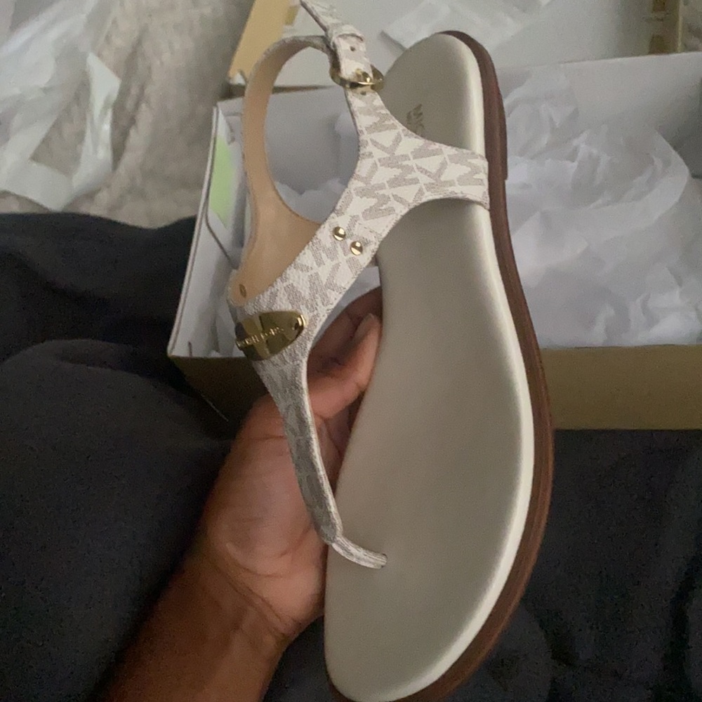 Micheal Kors Sandals - Picture 2 of 5